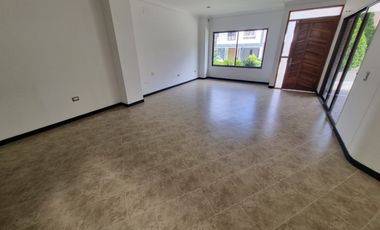 casa en arriendo en la doctora. Cod A213746