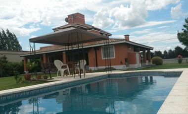 HERMOSO CHALET EN BARRIO PRIVADO AERO COUNTRY CLUB