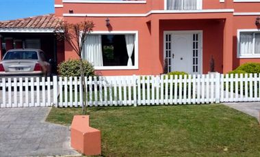 HERMOSO CHALET EN BARRIO PRIVADO AERO COUNTRY CLUB