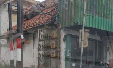 Rumah Hitung Tanah Dijual Cepat Lokasi Pinggir Jalan Kedungdoro, SURABAYA