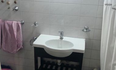 Chalet con extraordinario lote en Lomas de Zamora.