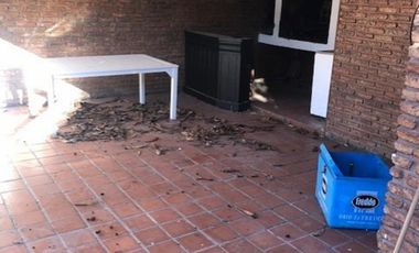 Chalet con extraordinario lote en Lomas de Zamora.