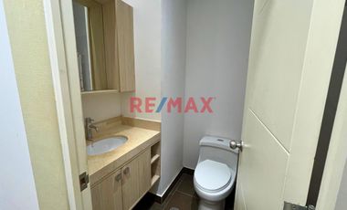 ¿Buscas comodidad, exclusividad y un entorno seguro? Este departamento es ideal para familias, parejas o inversionistas que desean vivir en una zona p