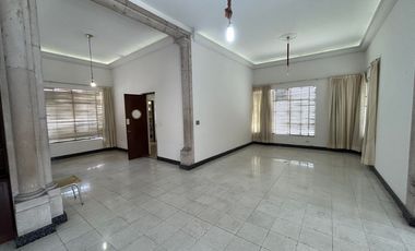 Casa ideal para notarías por la Minerva en venta