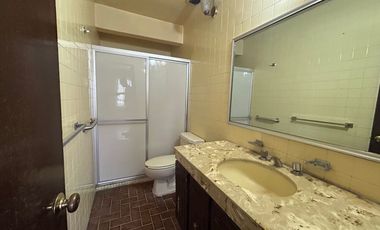 Casa ideal para notarías por la Minerva en venta