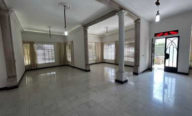 Casa ideal para notarías por la Minerva en venta