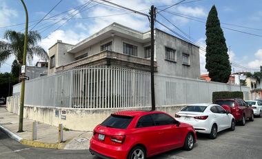 Casa ideal para notarías por la Minerva en venta