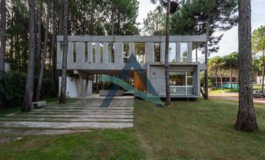 Casa 5 ambientes. Primera calidad. PINAMAR NORTE