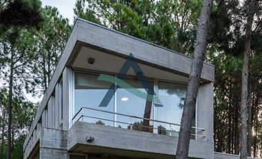 Casa 5 ambientes. Primera calidad. PINAMAR NORTE