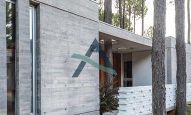 Casa 5 ambientes. Primera calidad. PINAMAR NORTE