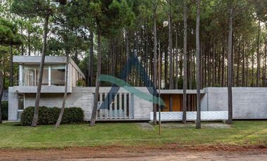 Casa 5 ambientes. Primera calidad. PINAMAR NORTE