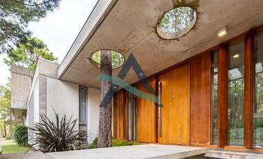 Casa 5 ambientes. Primera calidad. PINAMAR NORTE