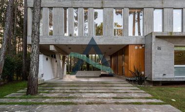 Casa 5 ambientes. Primera calidad. PINAMAR NORTE