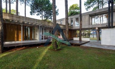 Casa 5 ambientes. Primera calidad. PINAMAR NORTE