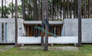 Casa 5 ambientes. Primera calidad. PINAMAR NORTE