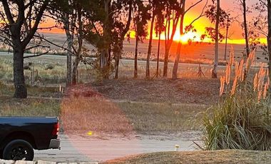 CASA EN VENTA EN BARRIO DEPORTIVA CON DOBLE TERRENO EN OPORTUNIDAD!