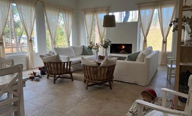 CASA EN VENTA EN BARRIO DEPORTIVA CON DOBLE TERRENO EN OPORTUNIDAD!