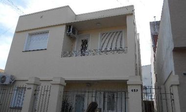 Casa PH en venta en Bernal Oeste