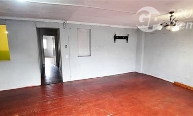 Gran Casa en Quinta Normal 5 Dormitorios, patio y antejardín