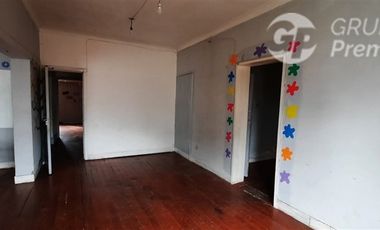 Gran Casa en Quinta Normal 5 Dormitorios, patio y antejardín