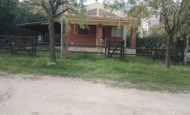 Casa en  Los Hornillos ( a una cuadra de la ruta) . Taslasierras