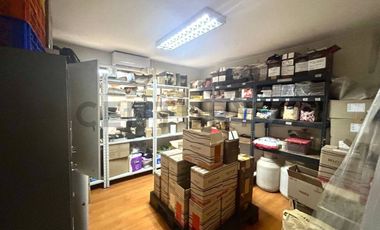 Local Comercial P. De Gales - La Reina