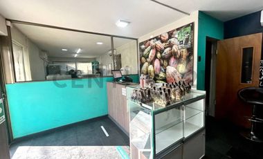 Local Comercial P. De Gales - La Reina