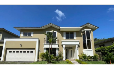 CASA EN CLAYTON EMBASSY GARDEN 3REC 3B CBE L/B 364M2