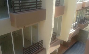 3 storey townhouse - 5 minute walk to UST