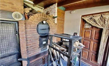 VENTA CASA EN MAR CHIQUITA SOBRE LOTE DE 720 m2