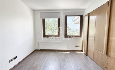 Casa en arriendo de 5 dorm. 5 Baños en Las Condes