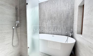 Casa en arriendo de 5 dorm. 5 Baños en Las Condes