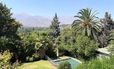 Casa en arriendo de 5 dorm. 5 Baños en Las Condes