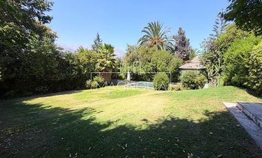 Casa en arriendo de 5 dorm. 5 Baños en Las Condes