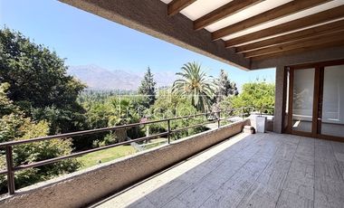 Casa en arriendo de 5 dorm. 5 Baños en Las Condes