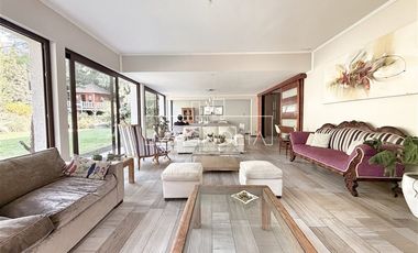 Casa en arriendo de 5 dorm. 5 Baños en Las Condes