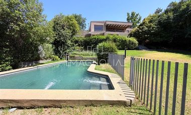 Casa en arriendo de 5 dorm. 5 Baños en Las Condes