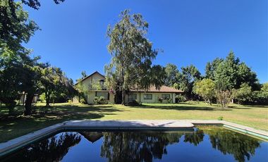 Casa de quinta, en arriendo de 6 dorm. en Los Angeles