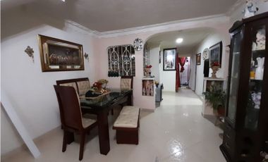 Se vende casa multifamiliar de cuatro pisos Villa Claudia Palmira