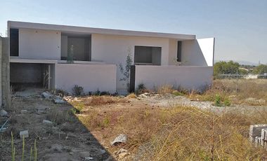 VENTA INMUEBLE USO COMERCIAL Y HABITACIONAL A PIE DE CARR. PACHUCA TULANCINGO