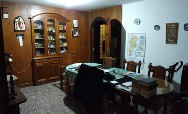 Amplio Chalet colonial en venta Quilmes Oeste 3 habitaciones