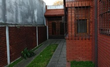 Amplio Chalet colonial en venta Quilmes Oeste 3 habitaciones