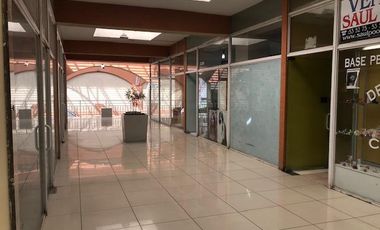 Se Vende-. Local Plaza Real.-