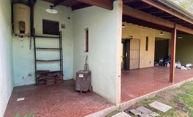 OPORTUNIDAD  Casa de 4 o más AMBIENTES ubicada a 200 metros de la Avenida Hipólito Yrigoyen