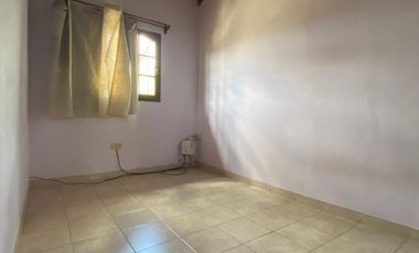 OPORTUNIDAD  Casa de 4 o más AMBIENTES ubicada a 200 metros de la Avenida Hipólito Yrigoyen