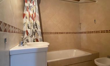 OPORTUNIDAD  Casa de 4 o más AMBIENTES ubicada a 200 metros de la Avenida Hipólito Yrigoyen