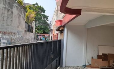 Rumah Masuk Gang, 300 Meter Ke Jalan Asem Baris Raya
