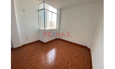 Departamento En Venta Urb. Los Granados