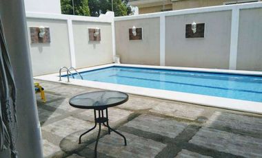 VENTA DE CASA DE 3 PISOS EN LA URBANIZACIÓN LAS RIBERAS - Samborondon Km 1.5