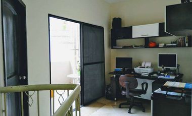 VENTA DE CASA DE 3 PISOS EN LA URBANIZACIÓN LAS RIBERAS - Samborondon Km 1.5